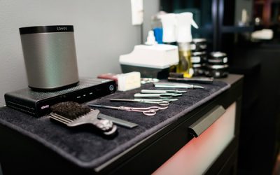 CUATRO CURSOS ELEMENTALES PARA PELUQUEROS PROFESIONALES